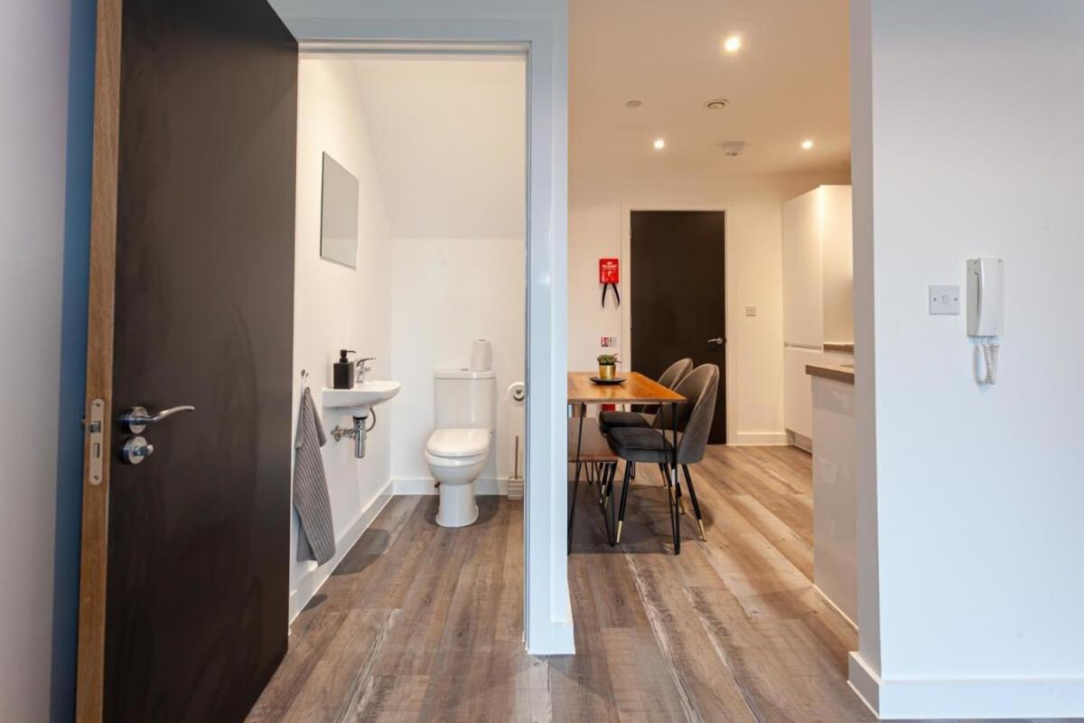 Superb 2 Bed Flat 5Min To Old Trafford Stadium Манчестер Екстер'єр фото